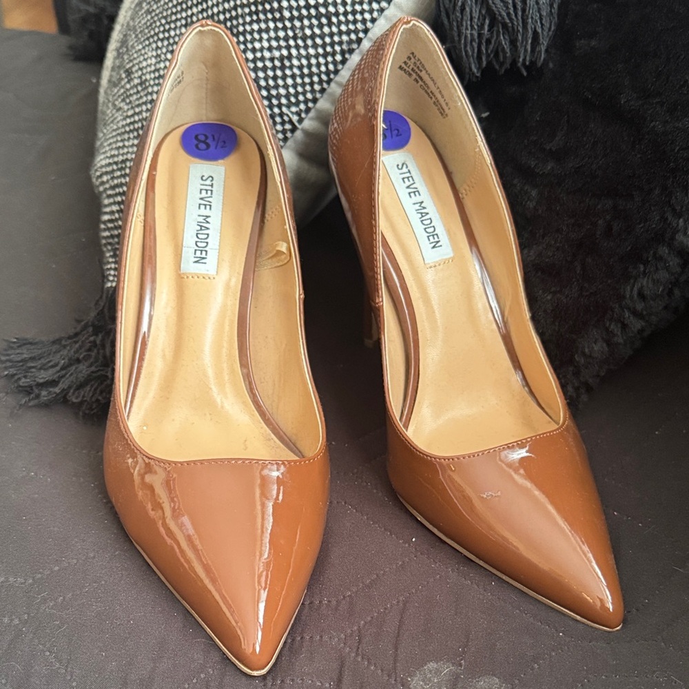 Steve Madden Tan Patent Leather Heels